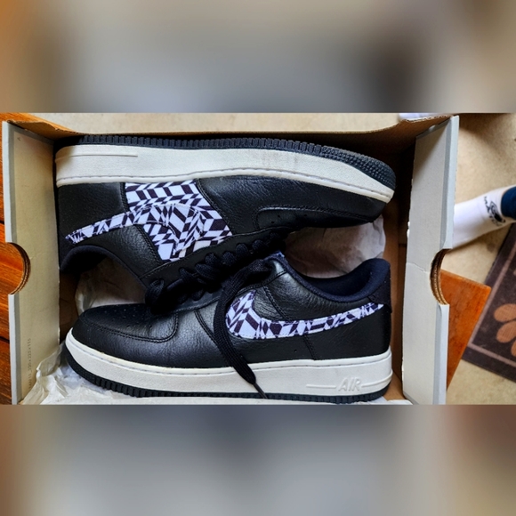 Nike Air Force One - Picture 1 of 5